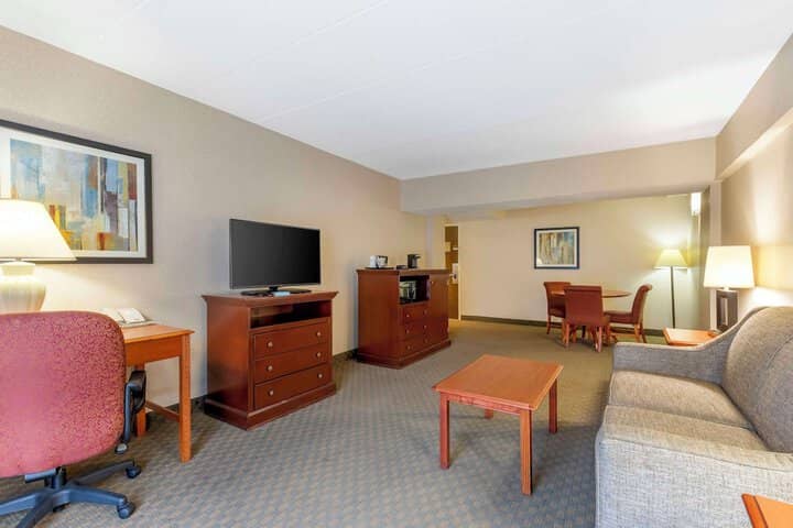 Room 10 of 31